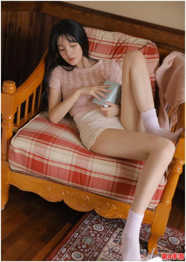 女生穿白丝扒开腿，性感诱惑让人无法自拔