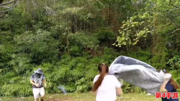 二人生猴子全程不盖被子,床单掀翻天,笑料百出闹翻天 二人生猴子全程不盖被子,床单掀翻天,笑料百出闹翻天