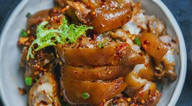 大肉大棒一进一出,香喷喷的烤肉串勾起馋虫,舌尖上的美味诱惑 大肉大棒一进一出,香喷喷的烤肉串勾起馋虫,舌尖上的美味诱惑