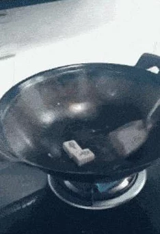 二人一起生猴子全程不盖被子，甜蜜互动引发网友热议，感情升温令人羡慕