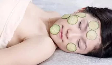 一面膜胸口一下从嘴到胸，让肌肤瞬间焕发光彩，体验前所未有的滋润与舒适感！