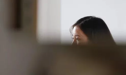 男生把坤坤放在女生定眼里开元，如何理解这一现象背后的情感与心理因素