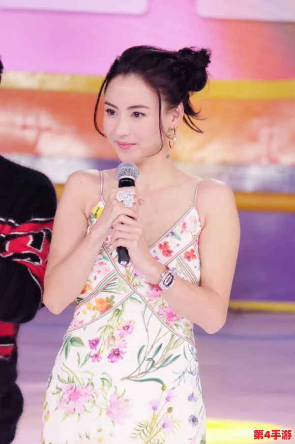 张柏芝五十四张黑森的照片，网友纷纷称赞她的颜值与气质，真是让人惊艳不已