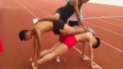 体育生被强制捆绑取精GV，用户称其情节设定新颖引人入胜，令人热血沸腾！