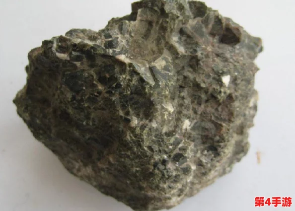 粉色苏州晶体sio：探讨其独特的美学价值与在现代艺术中的应用潜力，展现自然与人造材料的完美结合