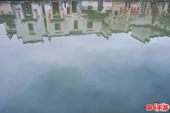 甘雨白水流淌了一地，那是神秘古村落的文化传承与自然奇观交汇的景象