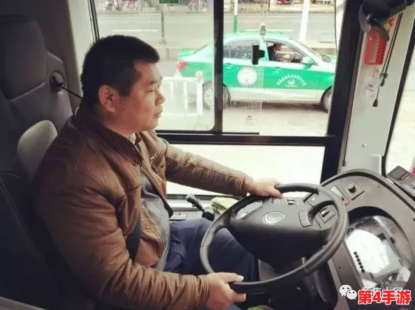 王晴公交车:一段关于城市生活与人际关系交织的旅程,展现了平凡日常中的不平凡故事与情感 王晴公交车:一段关于城市生活与人际关系交织的旅程,展现了平凡日常中的不平凡故事与情感