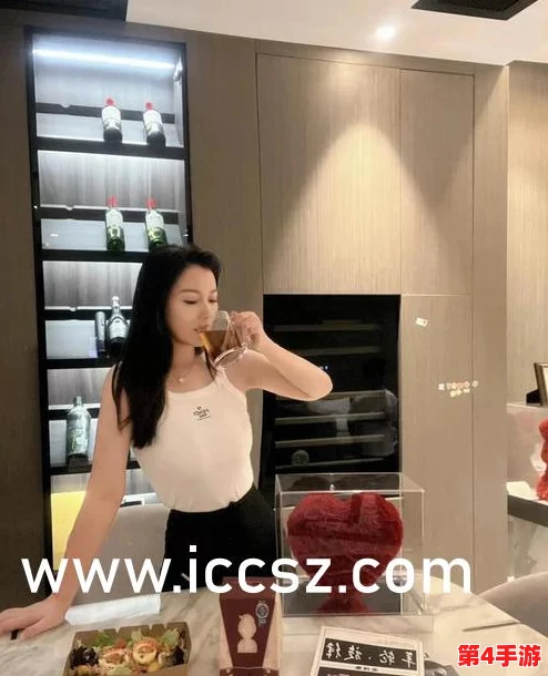 丰满放荡岳乱蜜桃AV：激情四溢的夜晚，欲望与幻想交织的极致体验，让人沉醉不已！