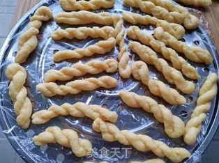 经典小吃麻花传MD0076的独特工艺与风味解析秘闻 经典小吃麻花传MD0076的独特工艺与风味解析秘闻