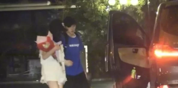 男男Gay洗澡互吃鳮网站：一个专注于男性之间亲密互动与分享的社交平台，展现了独特的文化和情感交流