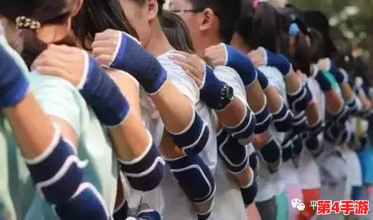 老师脱 让学生摸 日本，网友评论：这样的教育方式真的合适吗？我们应该如何看待师生之间的界限与信任？