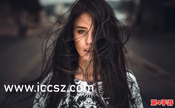 理解老师黑色双开真丝旗袍的寓意与文化背景之美