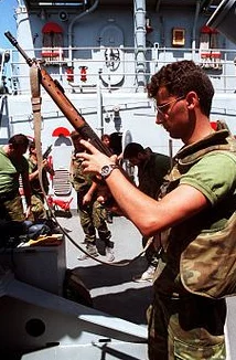 CS系列中MP5与其他热门冲锋枪伤害对比:哪款更适合反恐精英战场? CS系列中MP5与其他热门冲锋枪伤害对比:哪款更适合反恐精英战场?