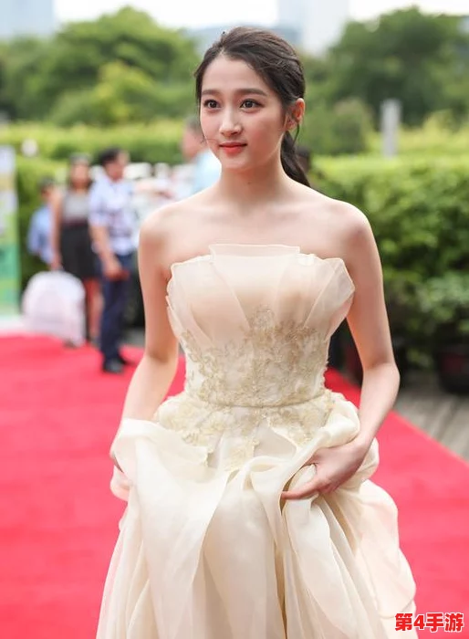 超碰美女：新一季选手引发热议，网友纷纷讨论其独特魅力与表现风格