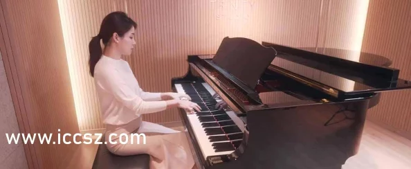 白丝校花被狂揉大胸照片，网友热议：美丽与性感的完美结合，引发众多点赞和讨论！