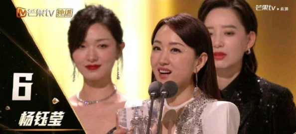 杨钰莹大战三个黑人，网友评论：这场对决真是让人期待，不知道她能否赢得胜利！