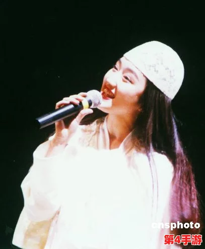 杨钰莹大战三个黑人:网友热议,实力与魅力并存的精彩对决引发关注 杨钰莹大战三个黑人:网友热议,实力与魅力并存的精彩对决引发关注