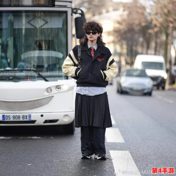 男生坤坤穿女生定眼,2024年时尚潮流引领新风尚,性别界限再度模糊! 男生坤坤穿女生定眼,2024年时尚潮流引领新风尚,性别界限再度模糊!