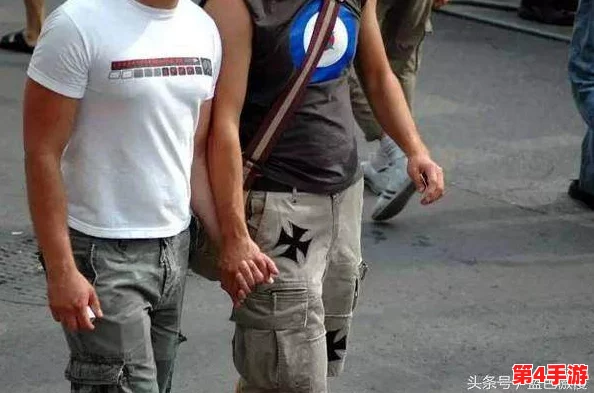 “Gay搓澡工偷拍勃起：社交媒体上的争议与隐私权的边界探讨”
