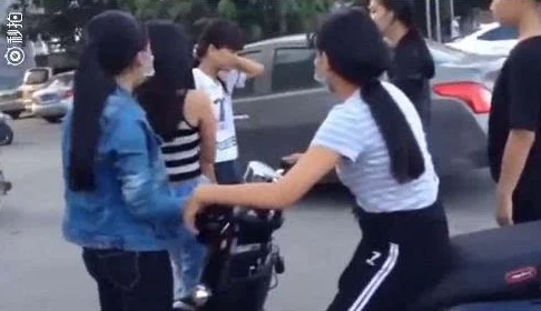 女班长被 c 扒衣服作文,风波不断,令人唏嘘不已的青春故事 女班长被 c 扒衣服作文,风波不断,令人唏嘘不已的青春故事