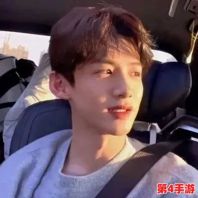 男生将坤坤申请女生的定眼，网友热议性别认同与社会期待的碰撞现象引发广泛关注