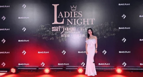 探花迎战外围高端女神，展现魅力与智慧的较量，引发热议与关注，谁能在这场对决中脱颖而出？