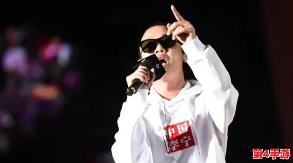 巨大rapper：网友热议其音乐风格与舞台表现，称其为“当代说唱的巨人”，引发广泛关注和讨论！