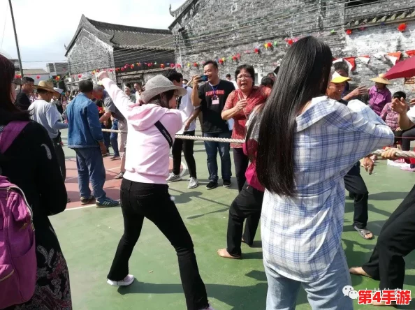 四川少妇搡bbw搡bbbb，现场目击者称气氛火热引发围观，网友热议背后故事与社会现象