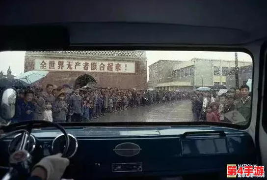 公交车掀开奶罩边躁狠狠躁，乘客惊愕不已，现场气氛瞬间变得尴尬而紧张，引发众人热议与讨论
