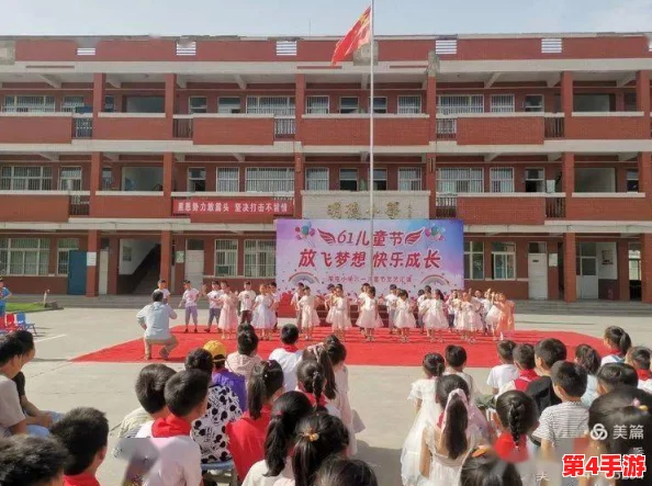雏菊幼儿小学生张婉莹被曝与明星同班,校园生活引发热议,网友纷纷猜测她的未来发展方向! 雏菊幼儿小学生张婉莹被曝与明星同班,校园生活引发热议,网友纷纷猜测她的未来发展方向!
